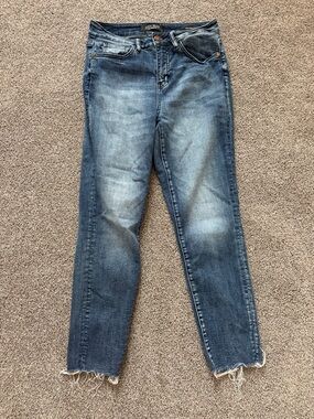 Judy Blue Relaxed Fit High Waist Destroyed Raw Hem Jeans | 5/27